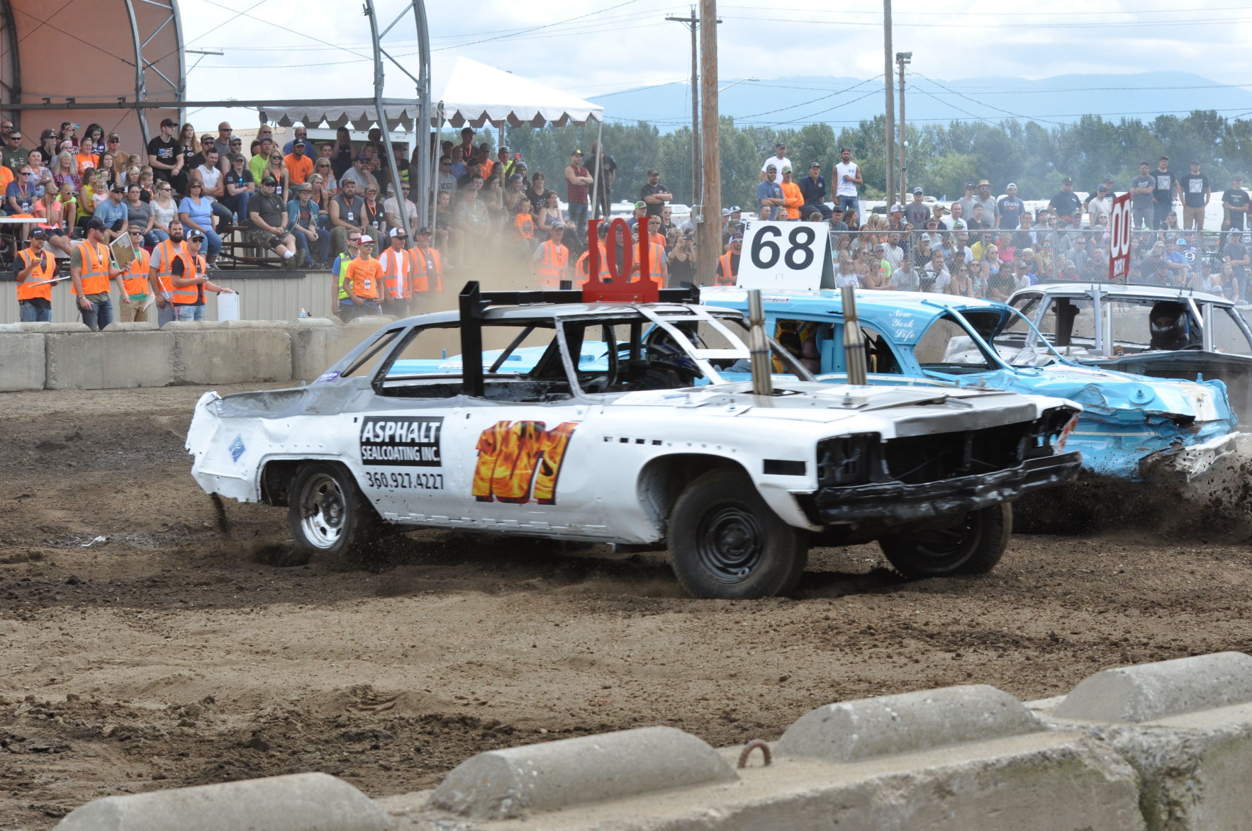 Demolition derby brings excitement to fair